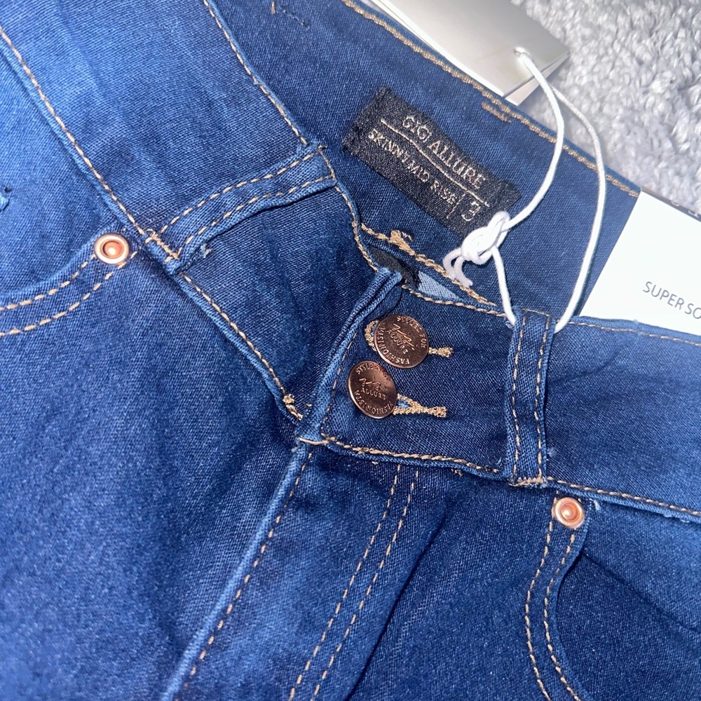 Jeans - Picture 2 of 3